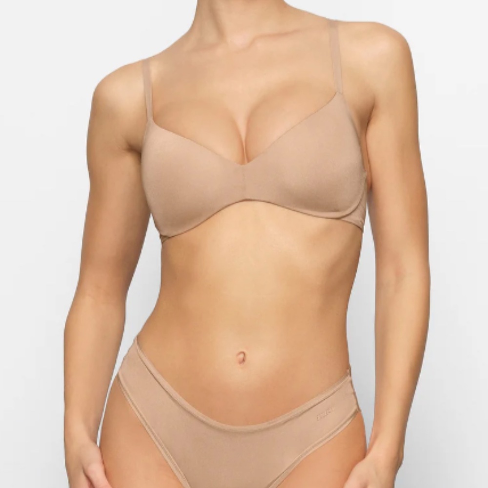 NWT SKIMS Wireless Form Push-Up Plunge Bra BR-WRL-1891Clay Size 32C